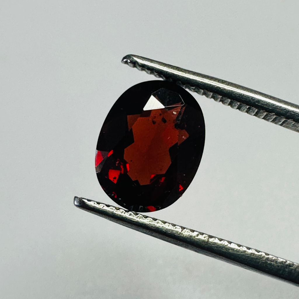 GARNET OVAL  9.3MMX7.2MM 2.14CTS image 2