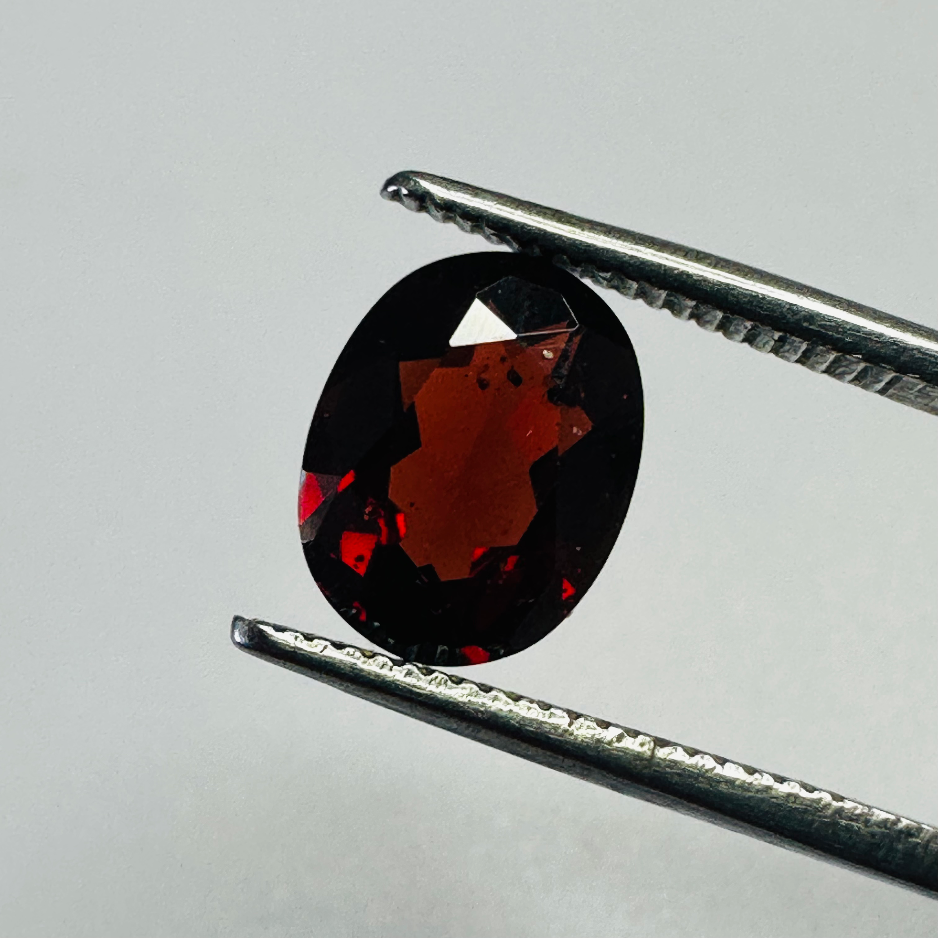 GARNET OVAL  9.3MMX7.2MM 2.14CTS image 2