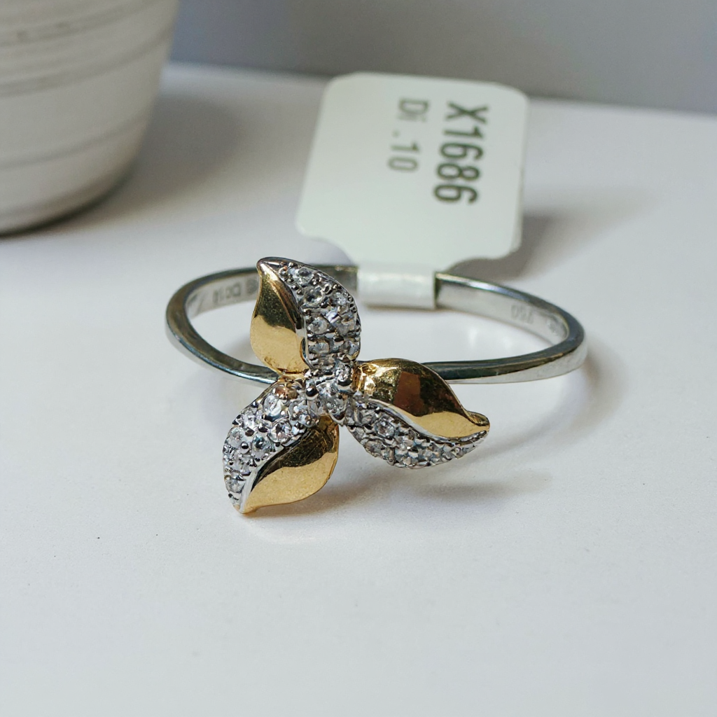 NEW 9ct Floral ring with Diamond Accents Size O image 0