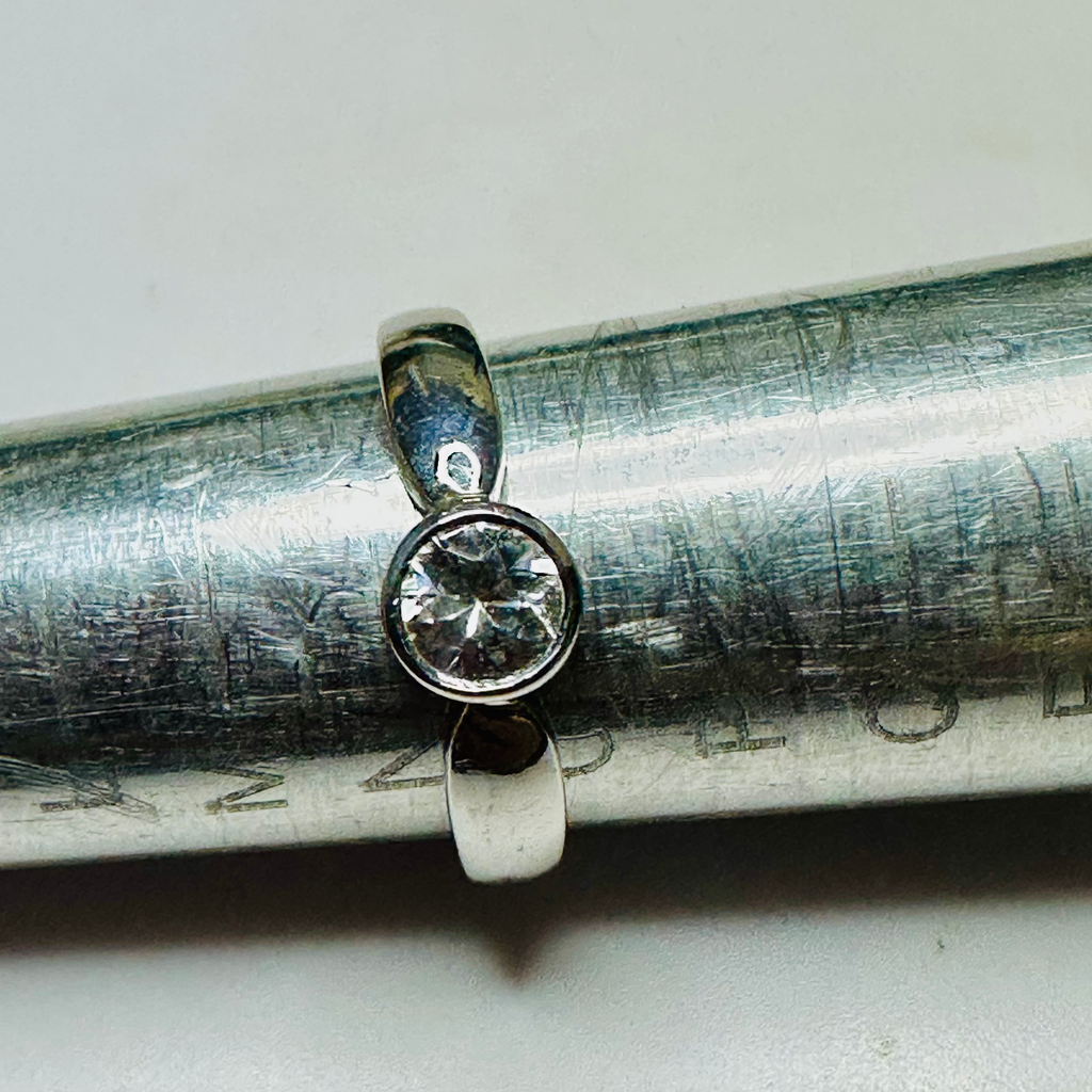 9ct White Gold and White Zircon ring size N1/2 image 5
