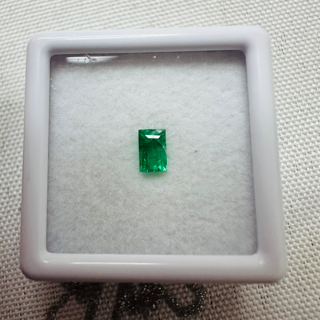 EMERALD BAGETTE 5MM X 3MM 0.40CTS image 2