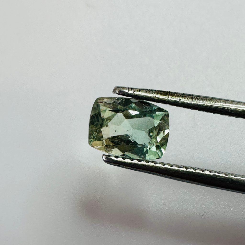 TOURMALINE BI COLOUR CUSHION  7MMX5MM   0.93CTS image 4