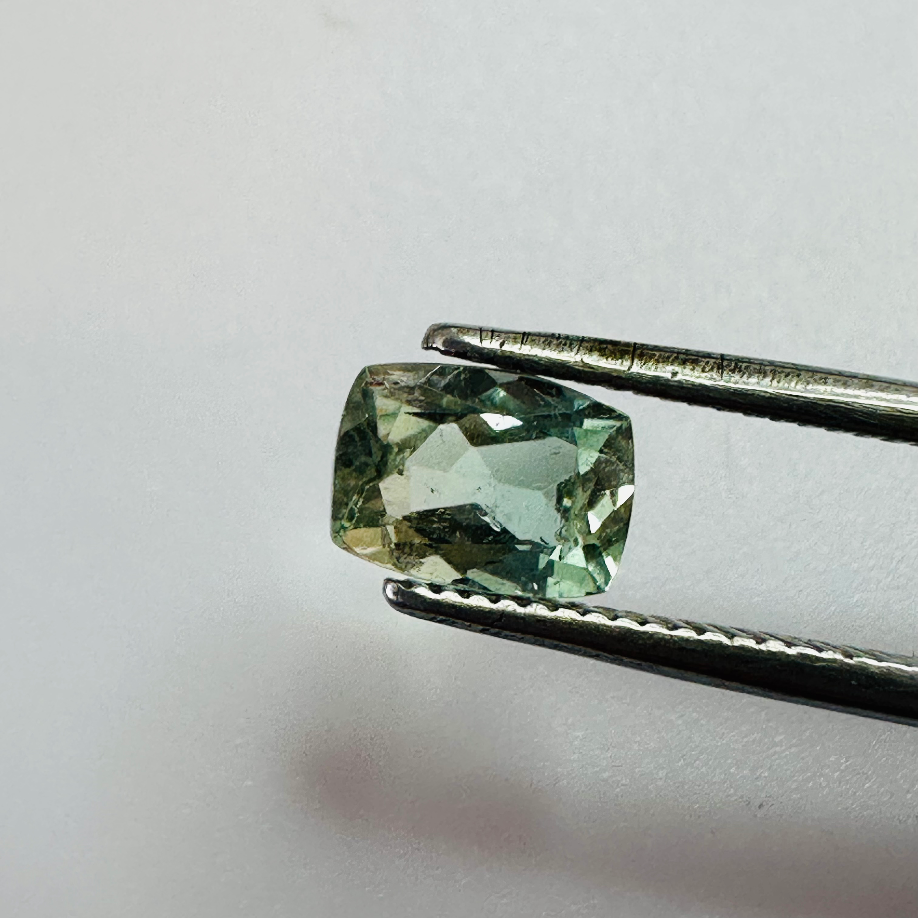 TOURMALINE BI COLOUR CUSHION  7MMX5MM   0.93CTS image 4