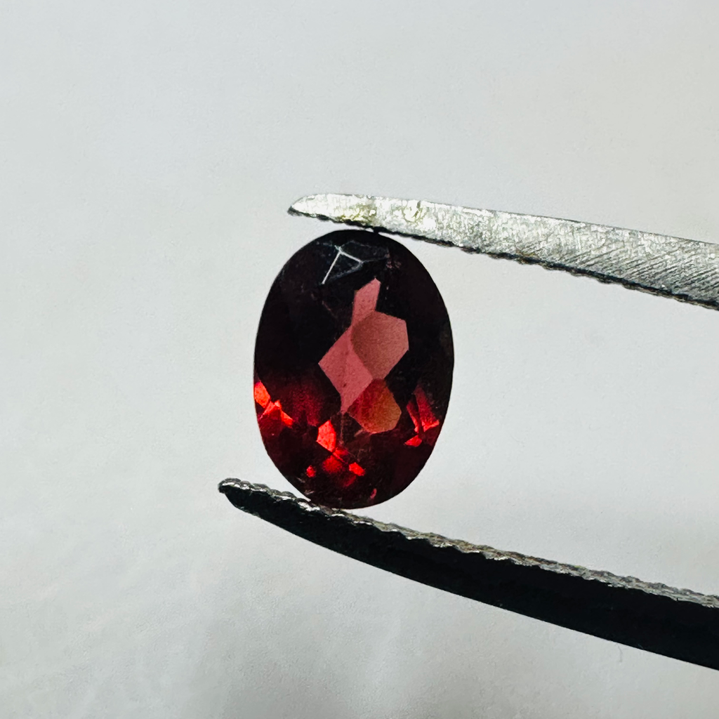 GARNET OVAL. 7MMX5MM 0.92CTS image 3