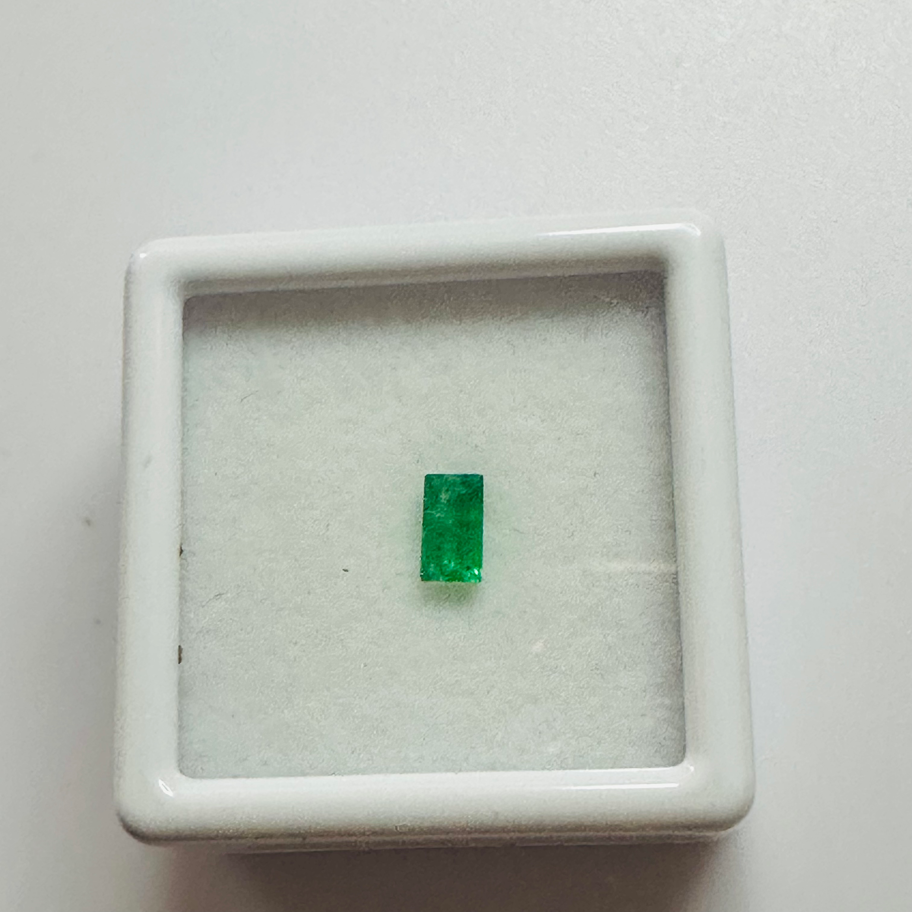 EMERALD BAGETTE 5MM X 3MM 0.32CTS image 2