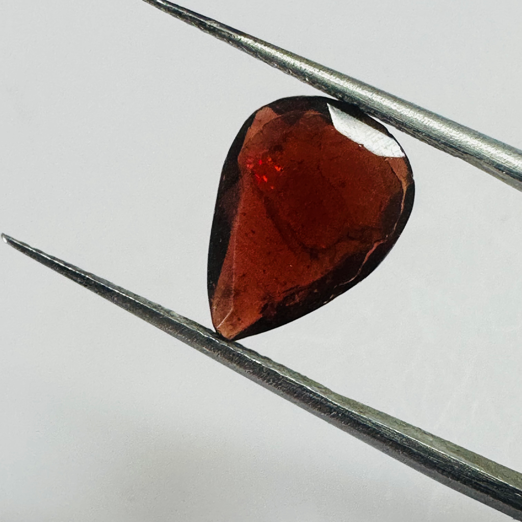 GARNET PEAR 11.9MMX9MM  3.29CTS  DEEP RED image 6