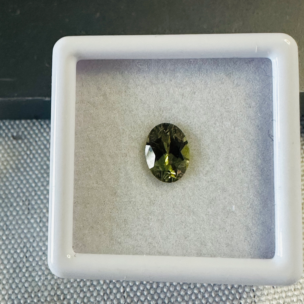 TOURMALINE LIME GREEN OVAL 7.2MMX5.2MM  1.29CTS image 4