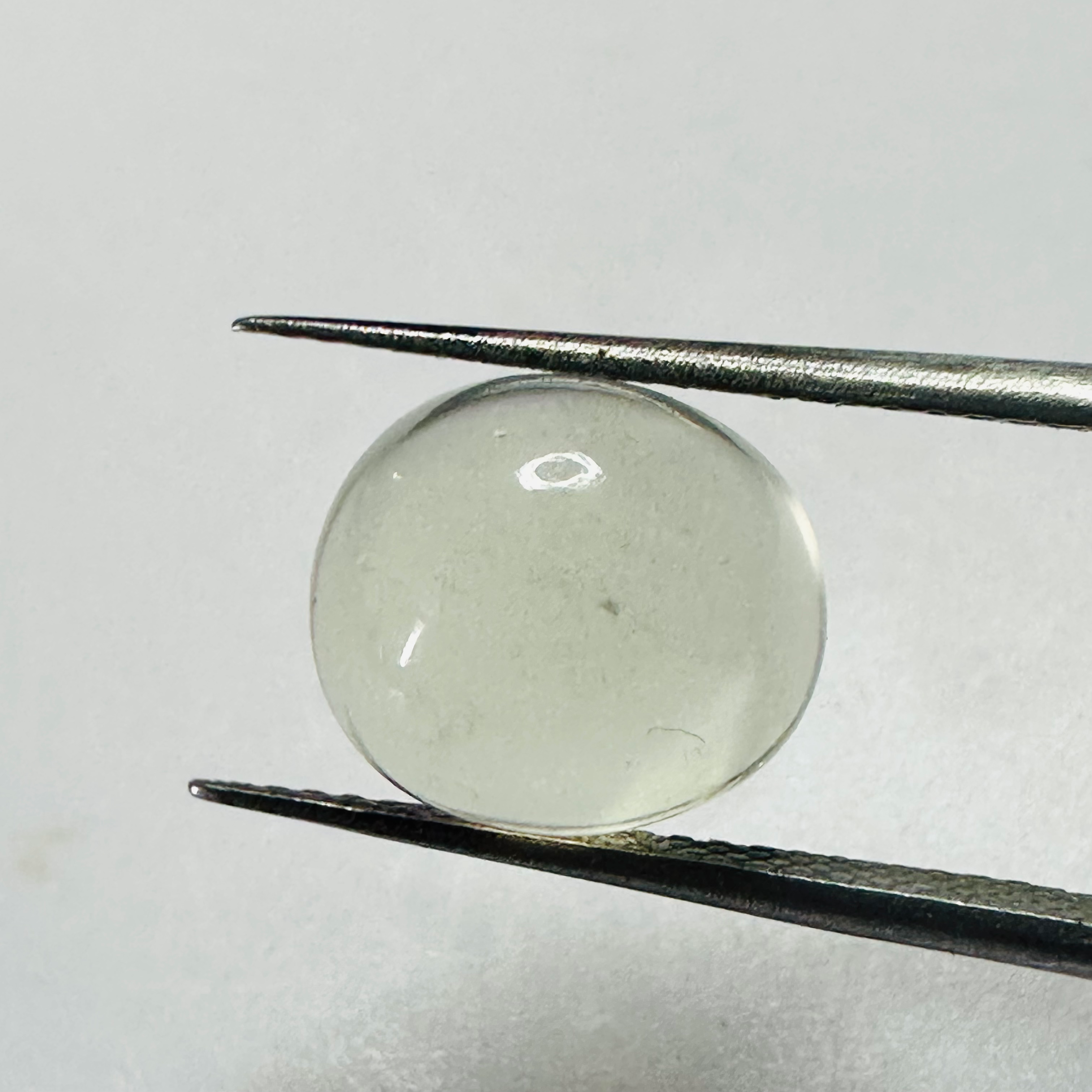 Moonstone  white moon oval 10.3mmx9.3mm  4.09cts image 5