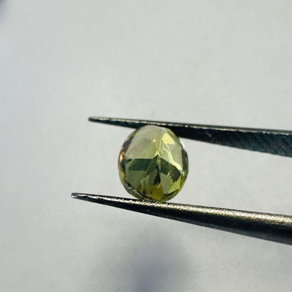 TOURMALINE LIME GREEN OVAL 7.2MMX5.2MM  1.29CTS image 3