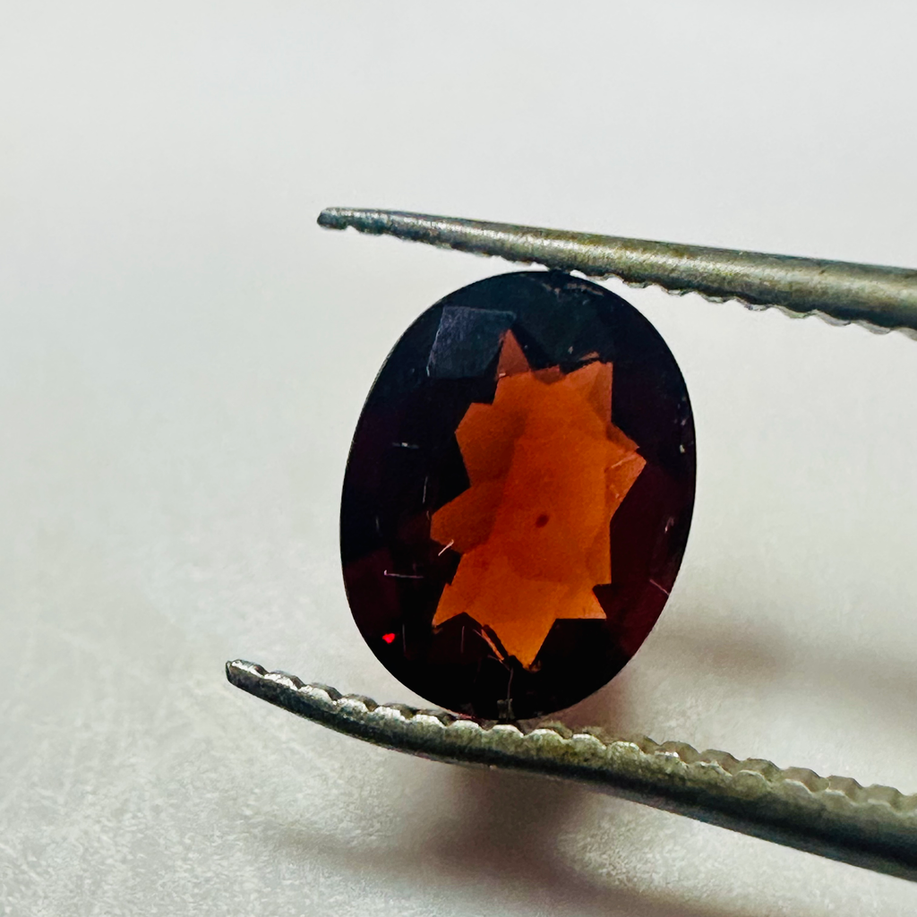 GARNET OVAL 9MMX7MM   1.61CTS image 1