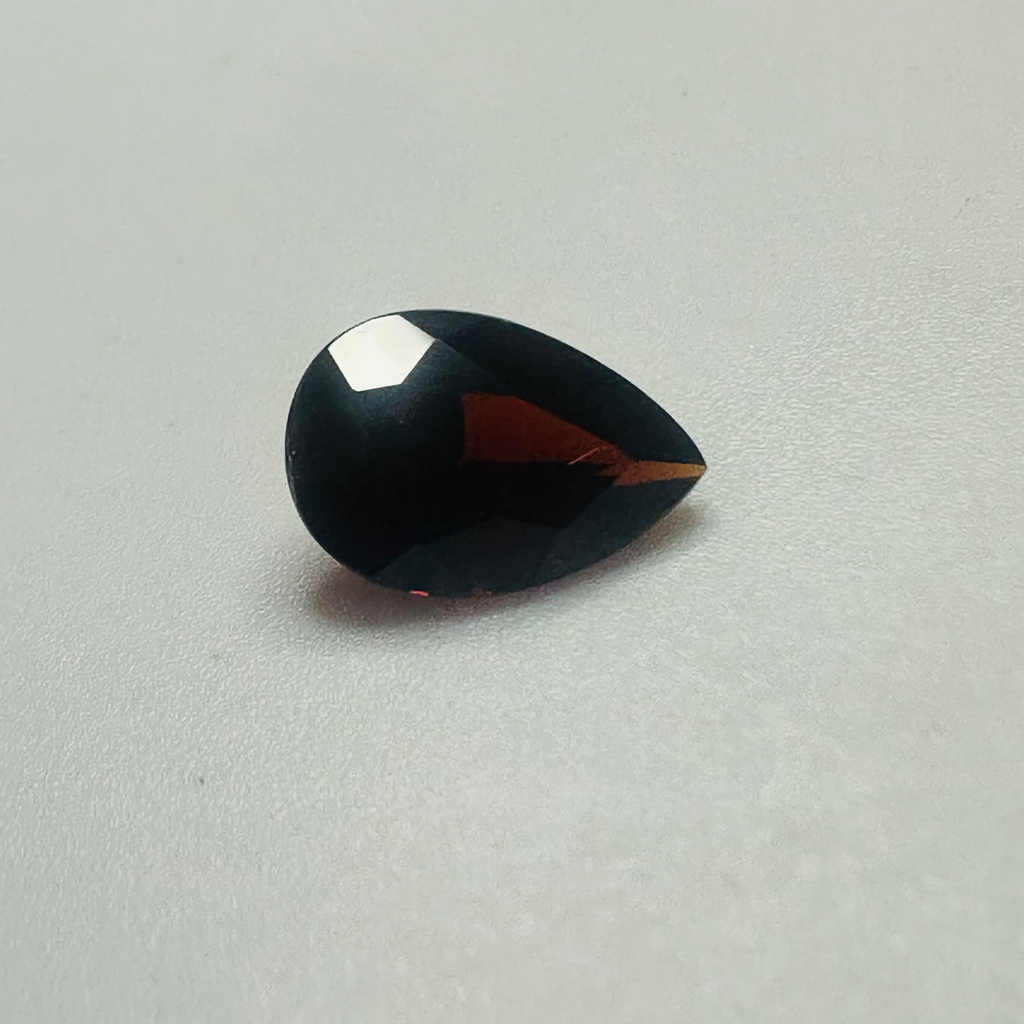 GARNET  PEAR 10.2MMX7.2MM  2.09CTS  DEEP RED image 4