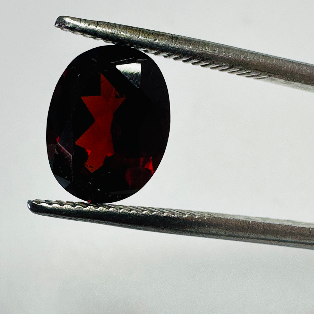 GARNET OVAL 9MMX7MM 2.33CTS image 3