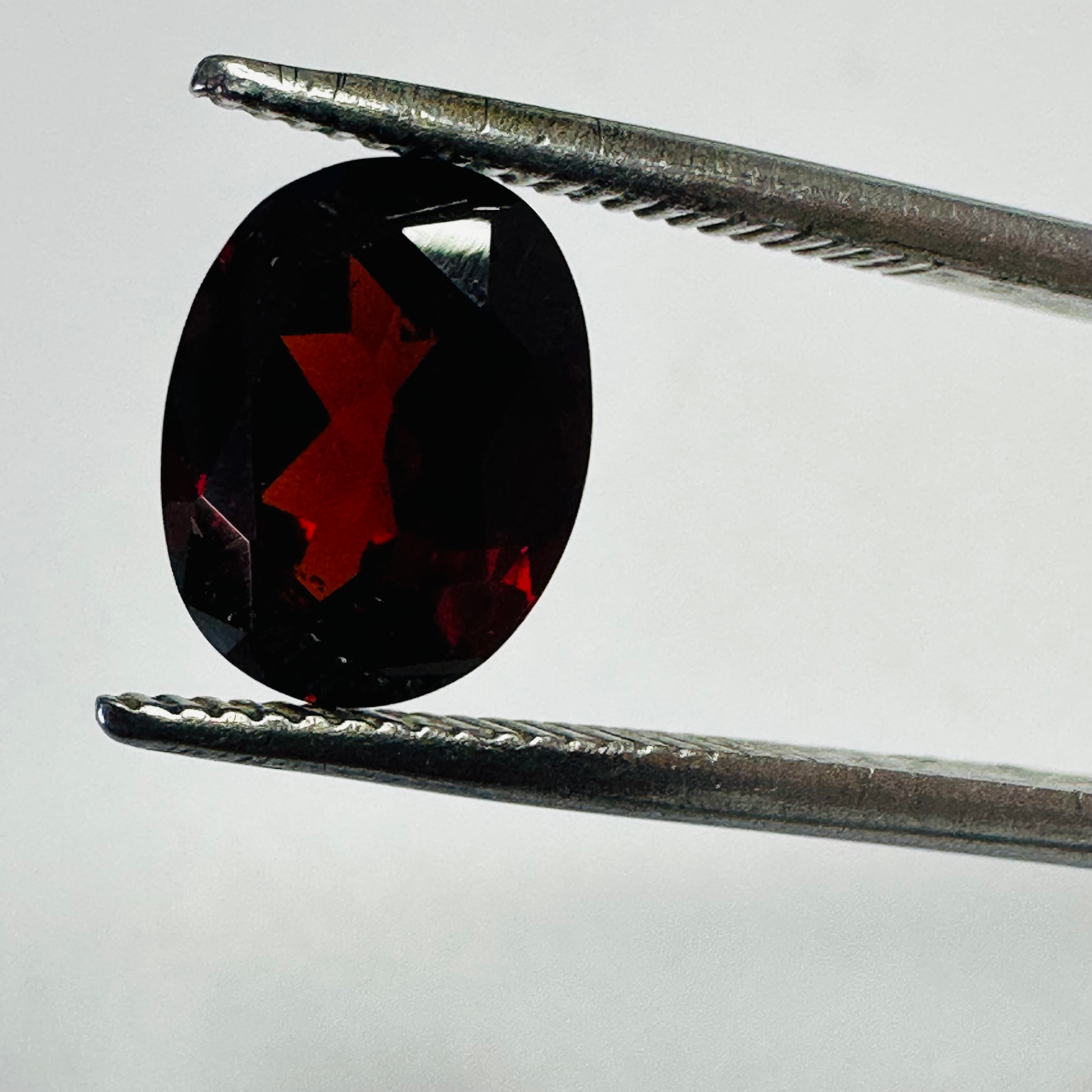 GARNET OVAL 9MMX7MM 2.33CTS image 3