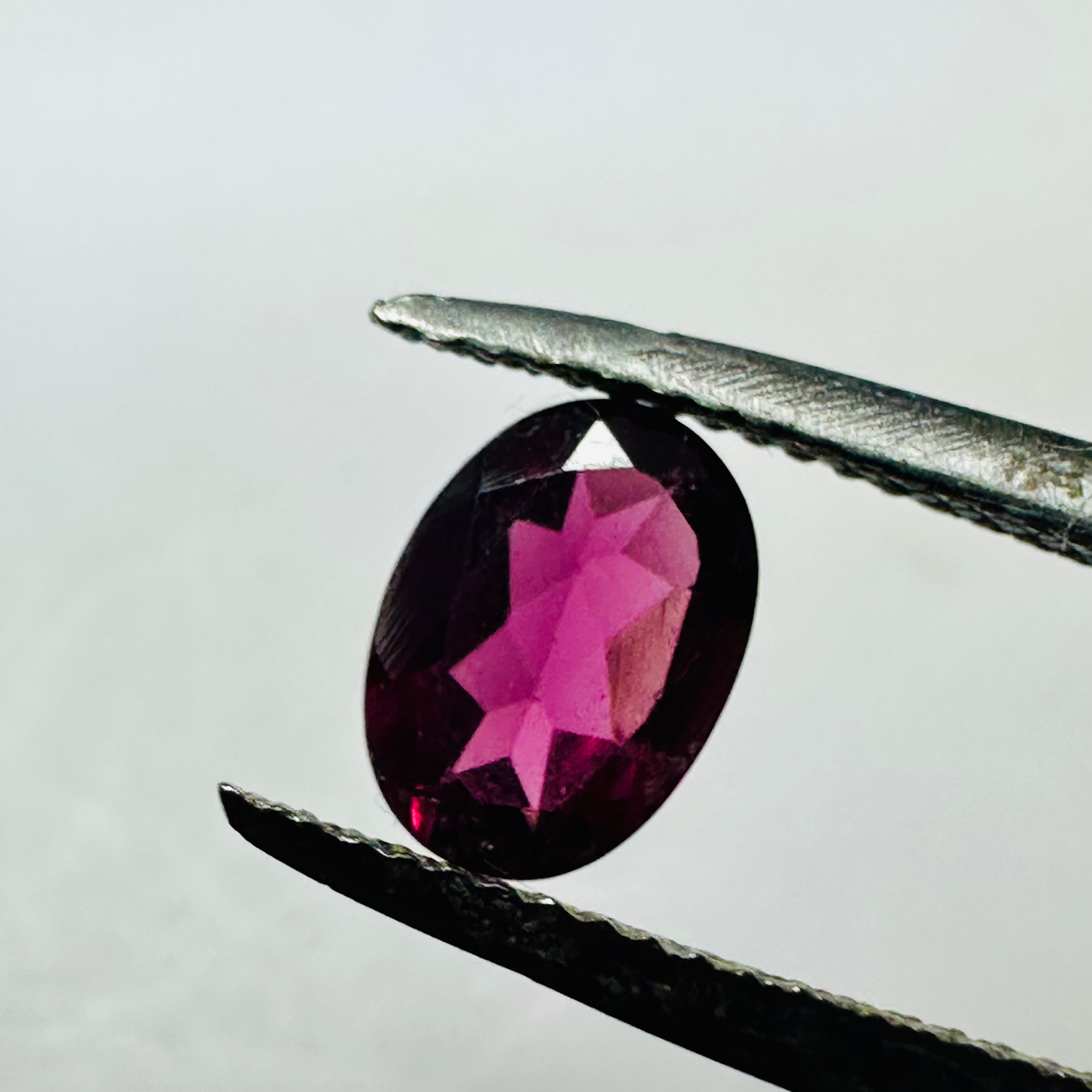 GARNET  OVAL 7MMX5MM  0.96CTS PURPLE image 3