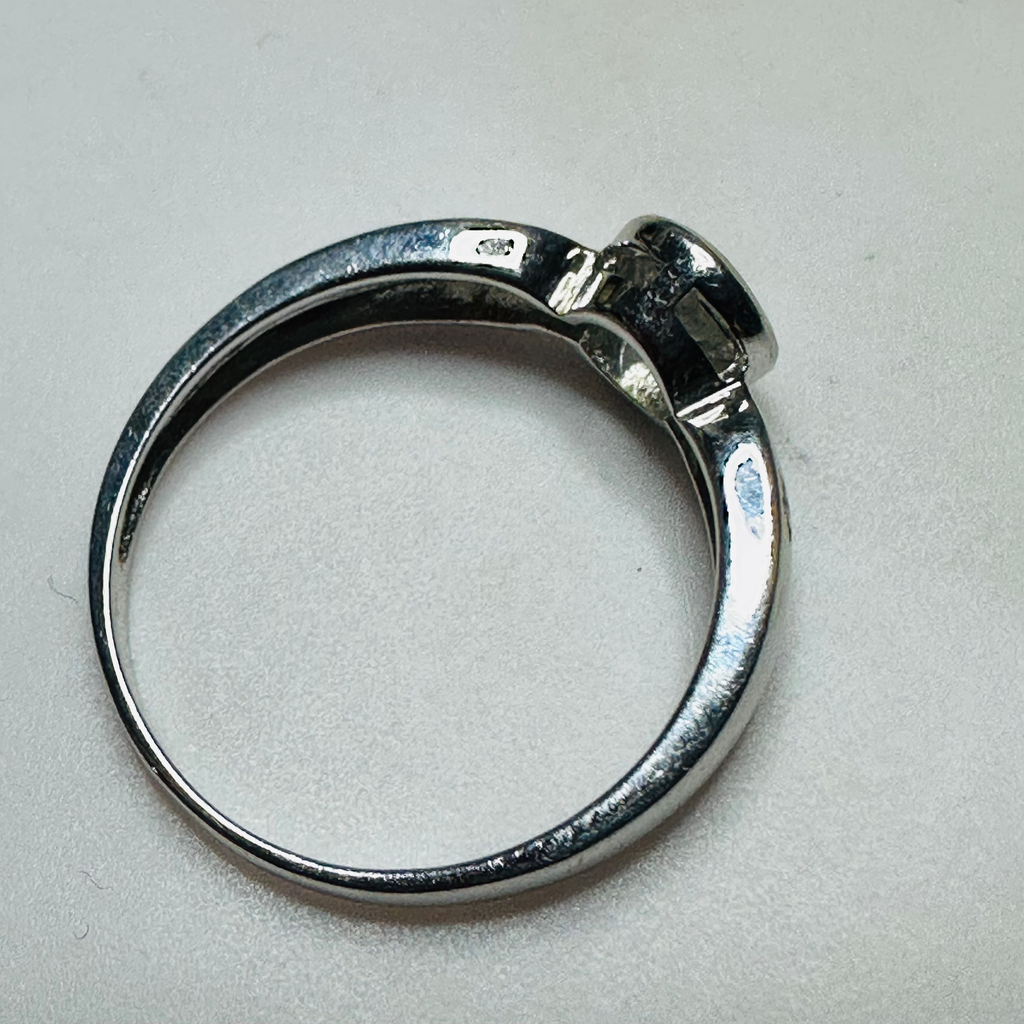 9ct White Gold and White Zircon ring size N1/2 image 7
