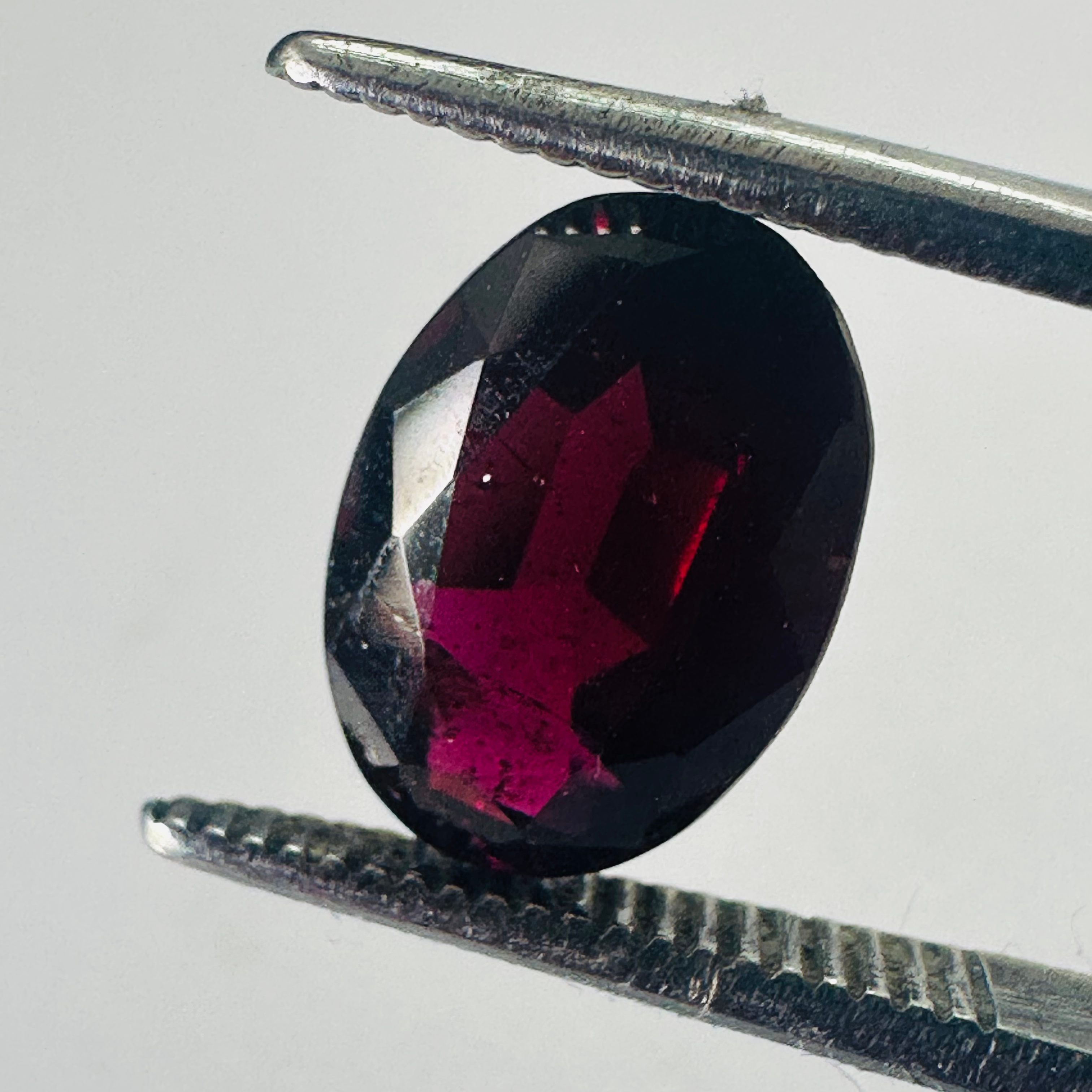 GARNET OVAL 10.8MMX7.5MM 3.33CTS image 1