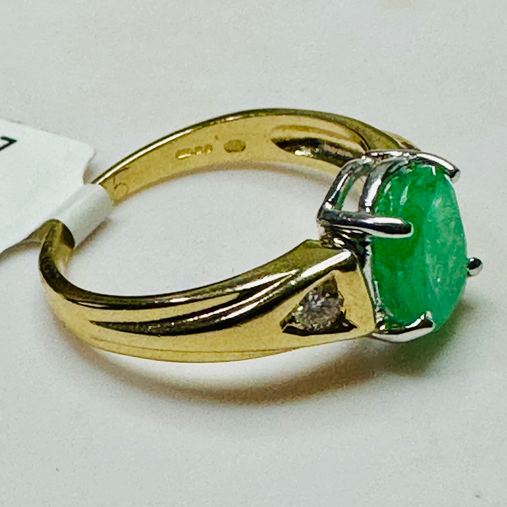 NEW 9Ct Emerald and Diamond Ring Size R image 3