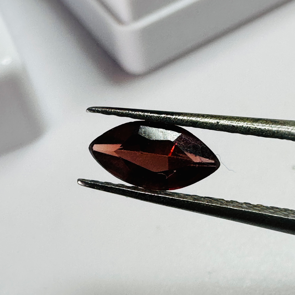 GARNET  MARQUISE  7.8MMX 4.MM 0.52CTS RED image 6