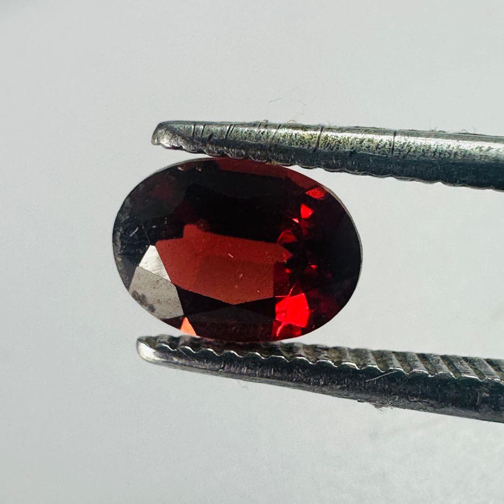 GARNET OVAL 7MMX5MM 1.12CTS image 2