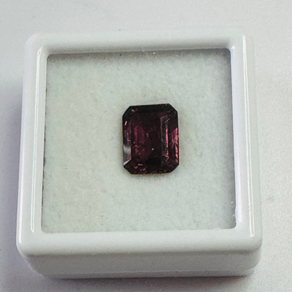 GARNET TRAP CUT   9MMX6.8MM 1.96CTS image 1