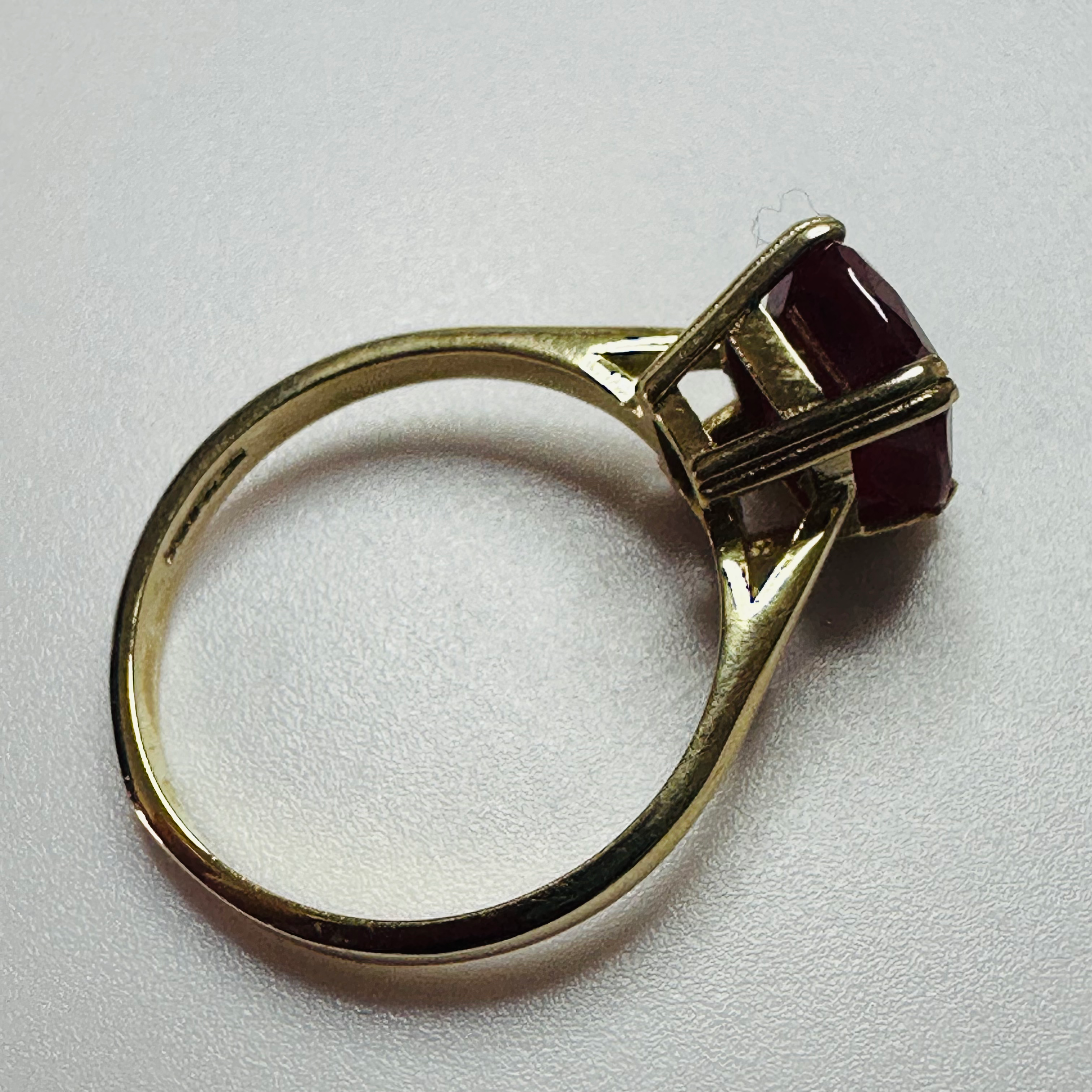 Hand cut Synthetic Ruby Yellow 9ct yellow gold ring size N image 6
