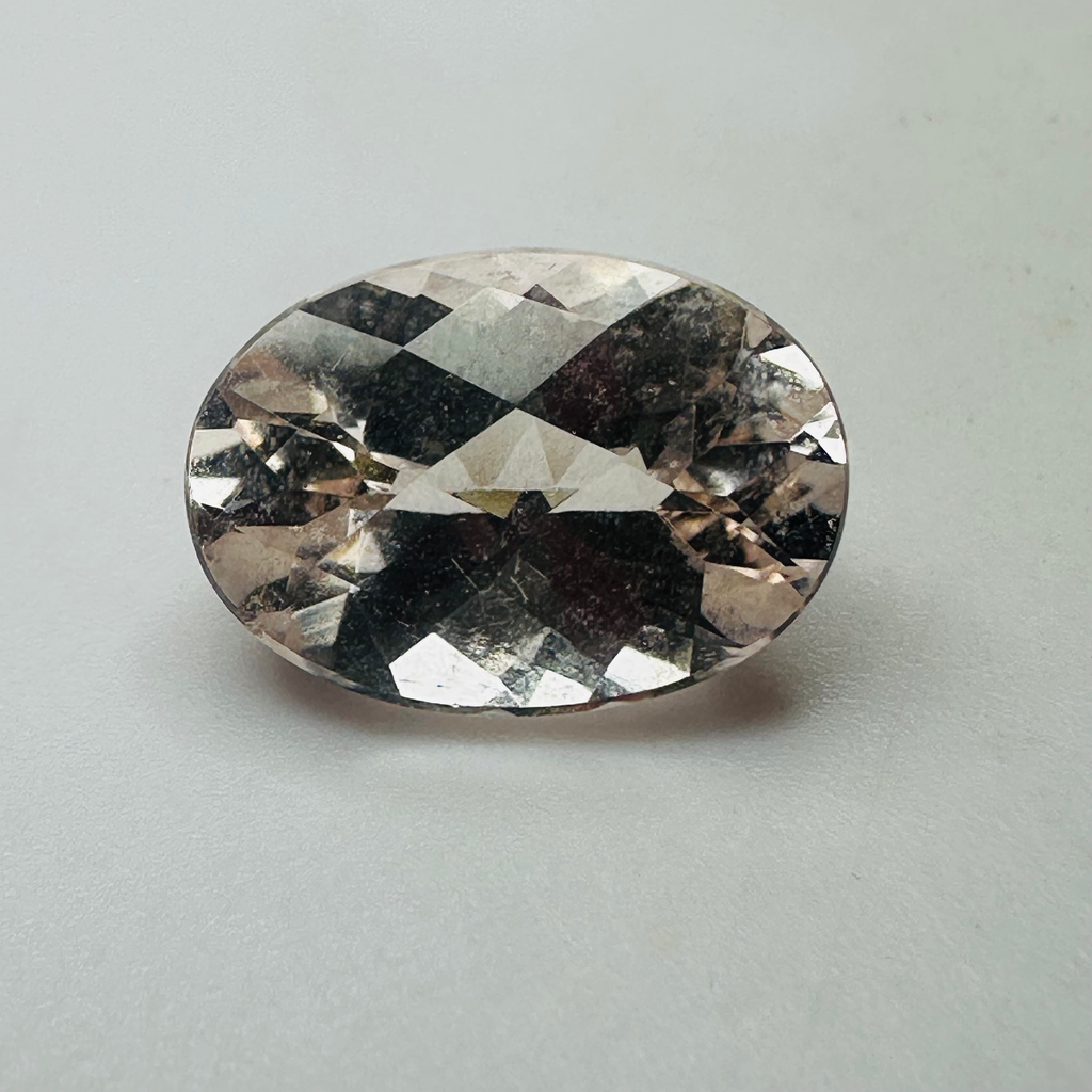 BERYL MORGANITE OVAL 14MMX10MM  5.23CTS CHECKERBOARD image 0