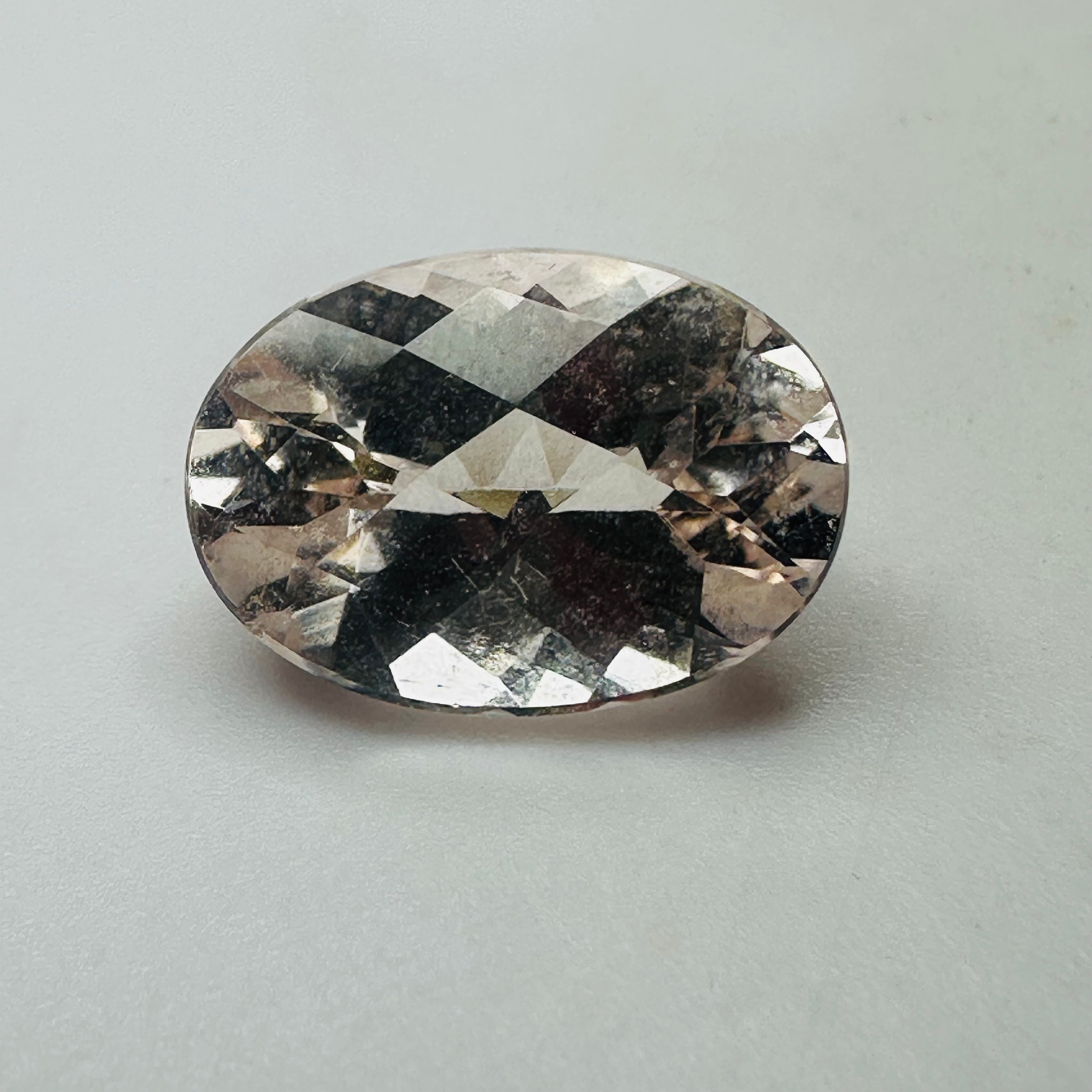 BERYL MORGANITE OVAL 14MMX10MM  5.23CTS CHECKERBOARD image 0