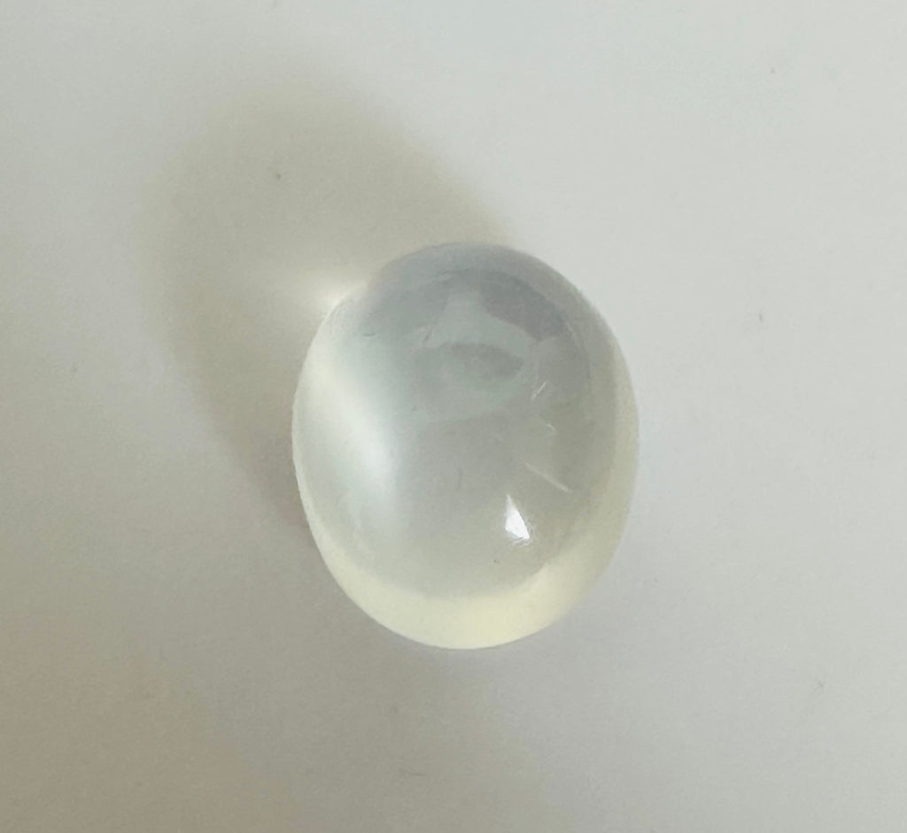 Moonstone  white moon oval 14.4x11.9mm  11.89cts image 0