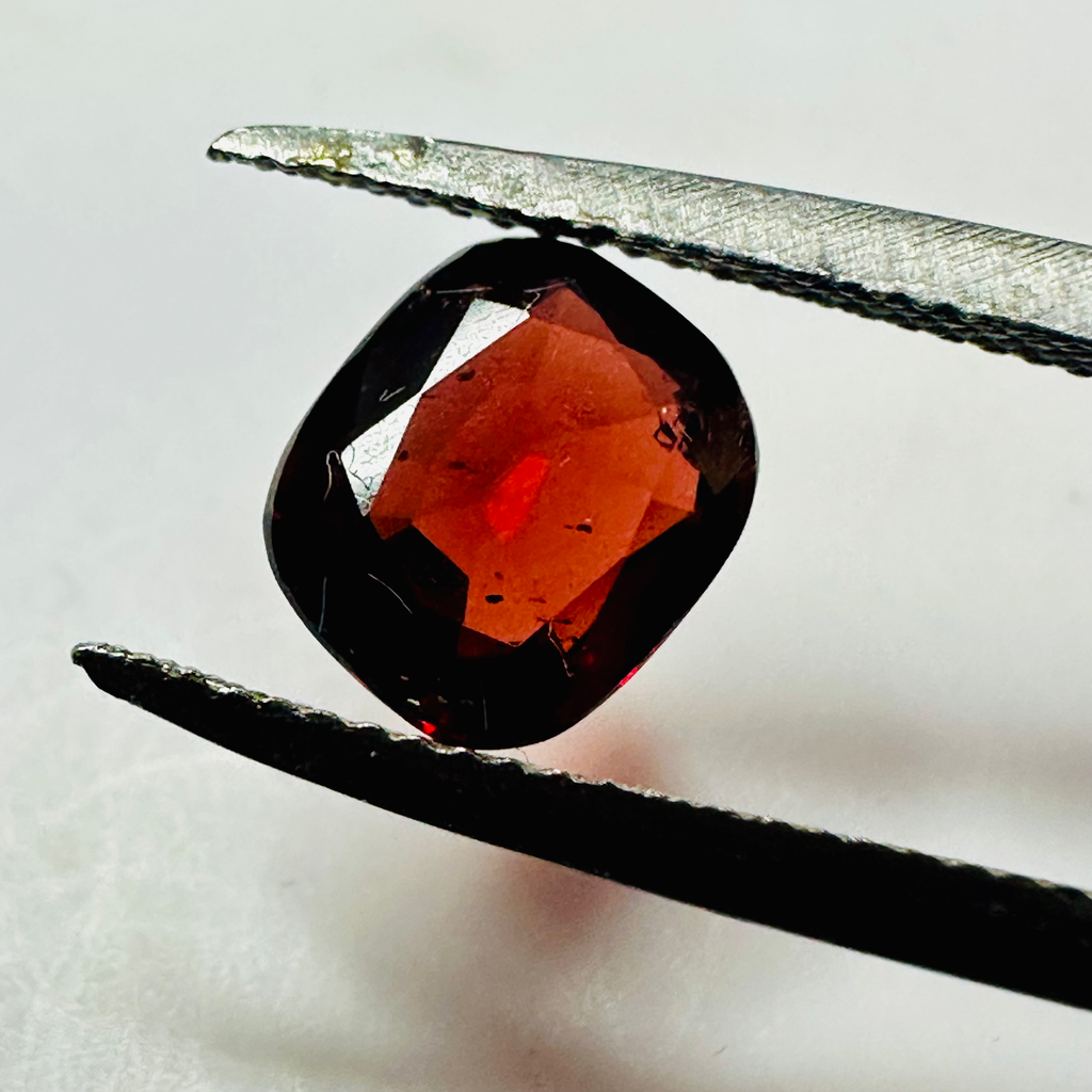 GARNET CUSHION 7.6MMX6.4MM  1.51CTS image 0