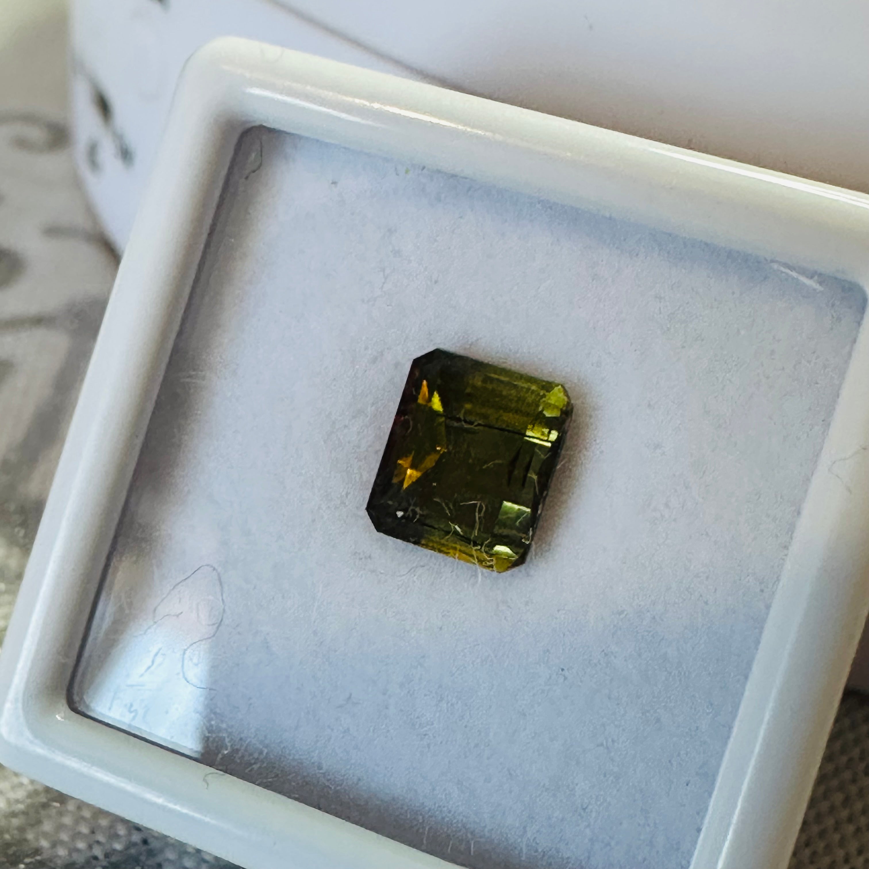 ANDALUSITE  TRAP CUT 7MMX5MM.  1.60CTS GREEN TO RED image 5