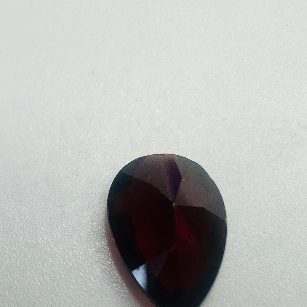 GARNET  PEAR 10.2MMX7.2MM  2.09CTS  DEEP RED image 5