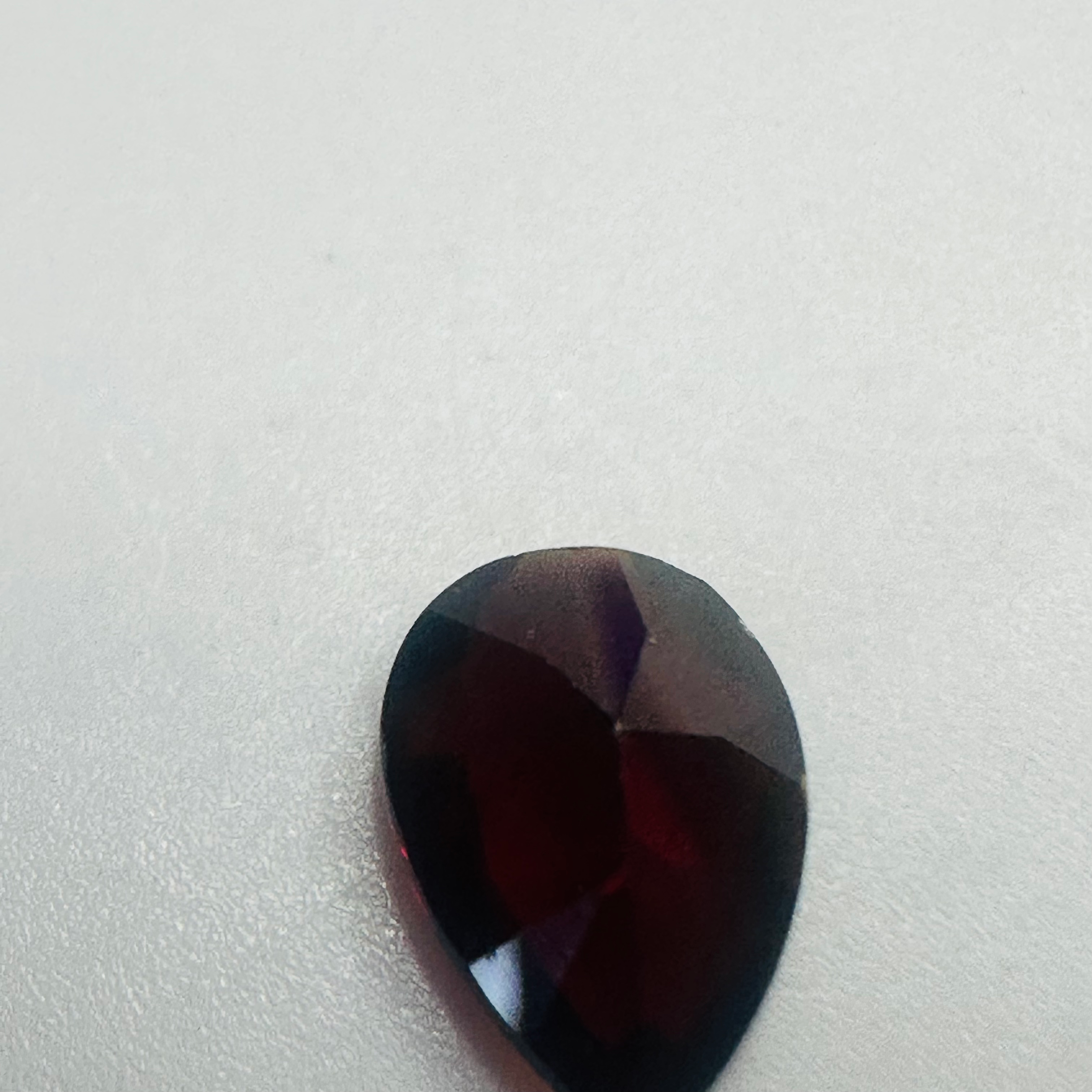 GARNET  PEAR 10.2MMX7.2MM  2.09CTS  DEEP RED image 5
